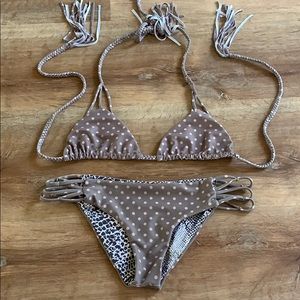 Acacia puka set. Small top. Large bottoms.